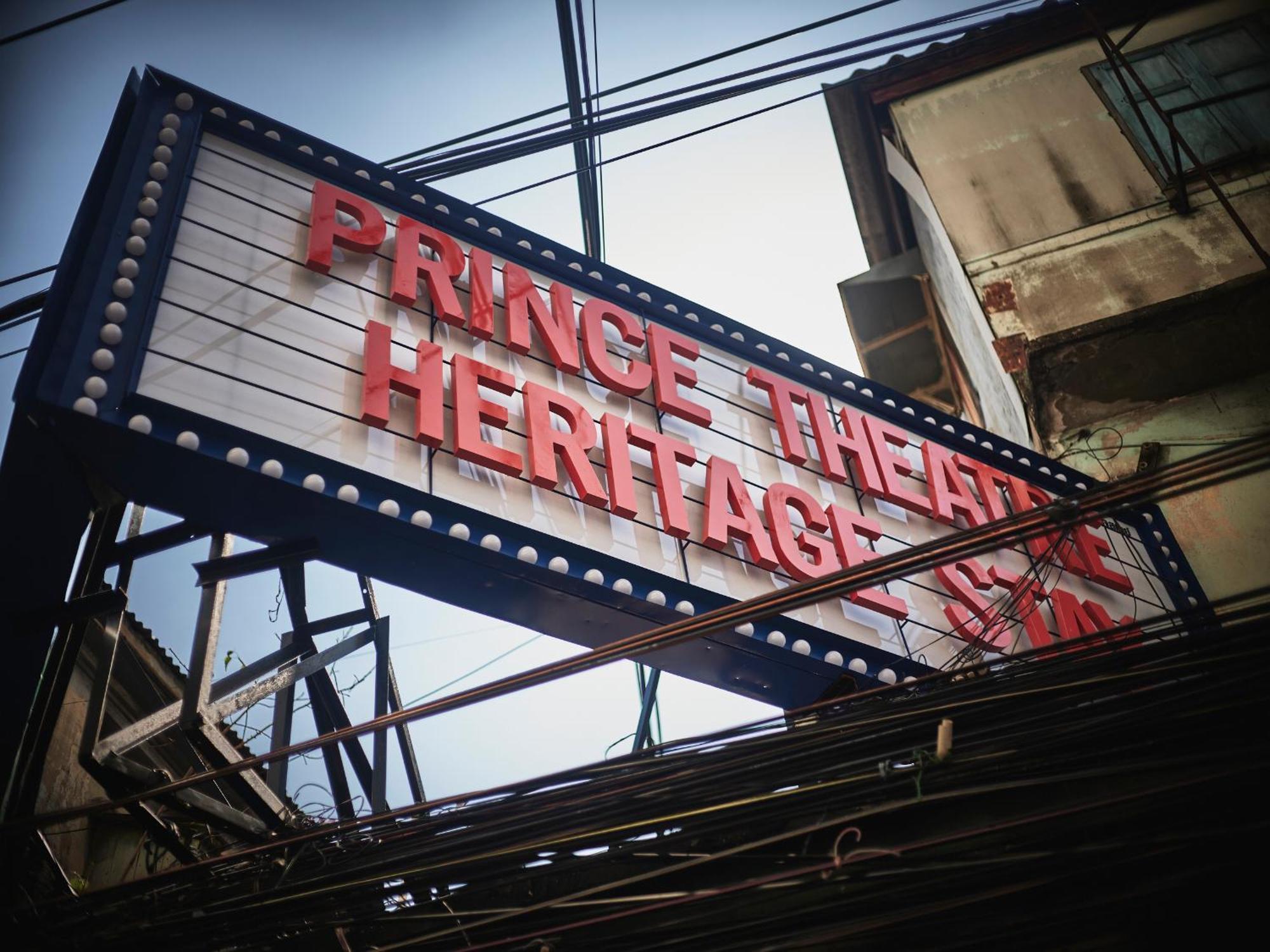 Prince Theatre Heritage Stay Hostel - Silom Banguecoque Exterior foto